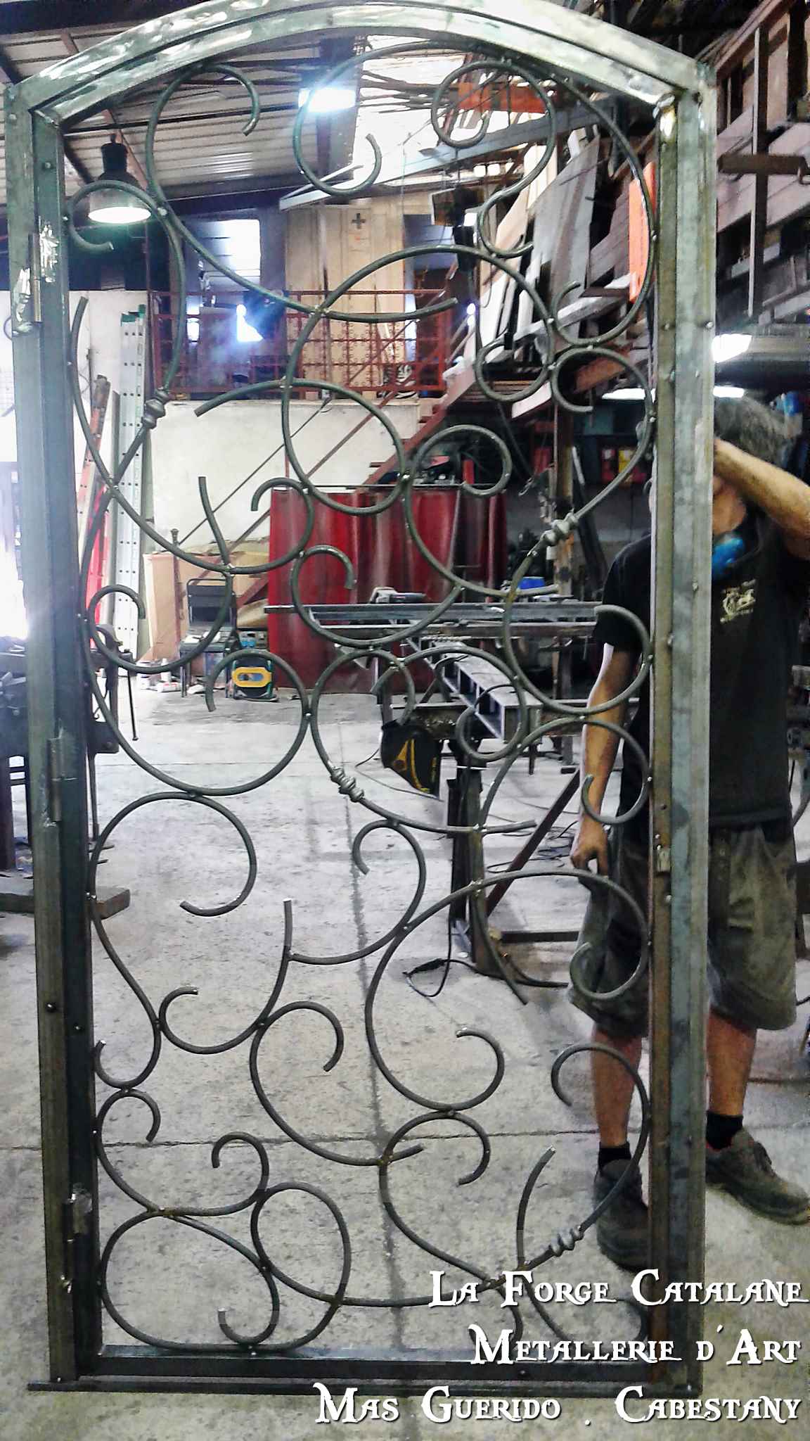 grille securite protection volute volutes fer rond fer Forge Catalane Cabestany 2.jpg